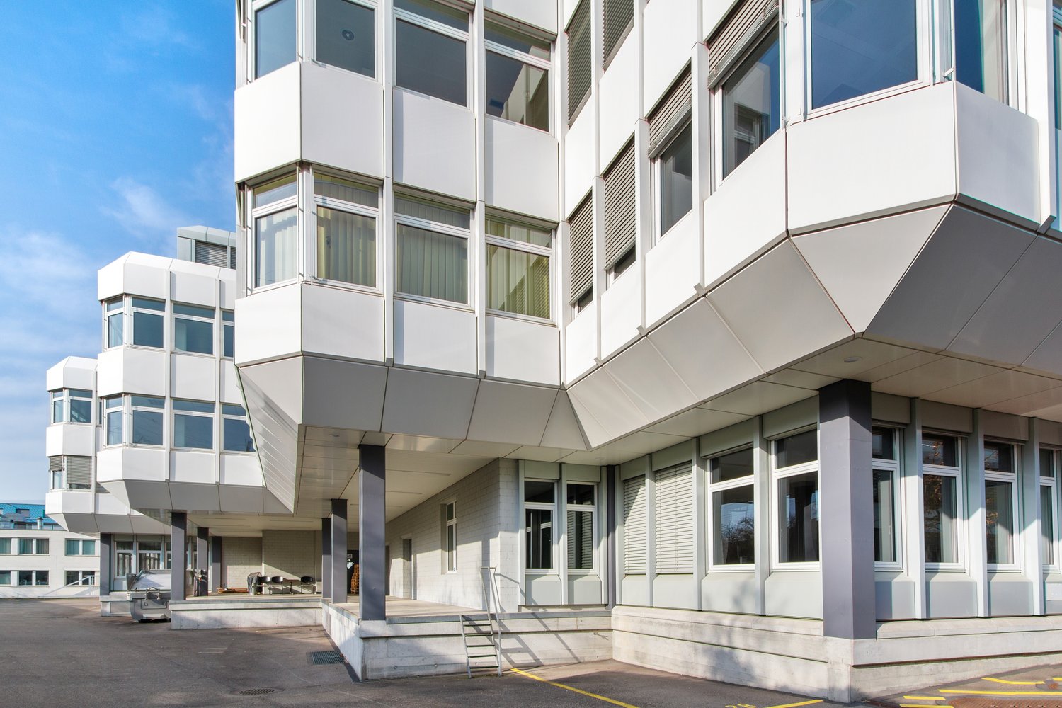 851m² office
