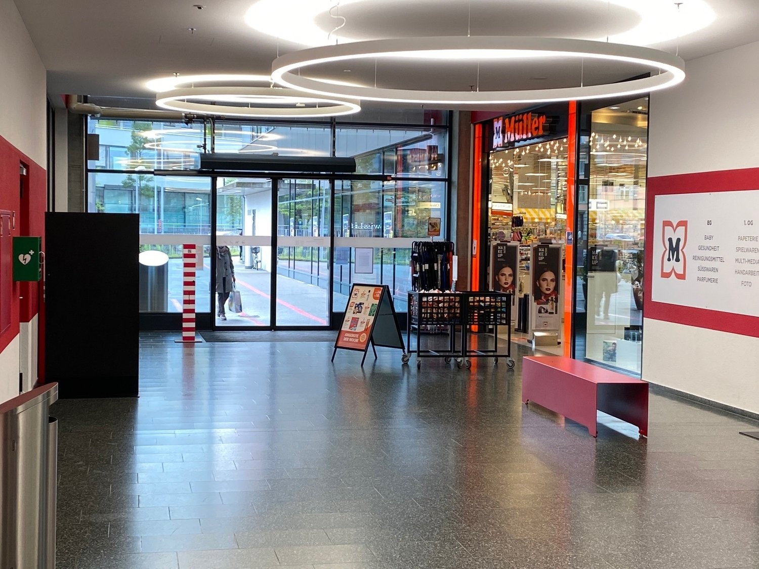 154m² shop
