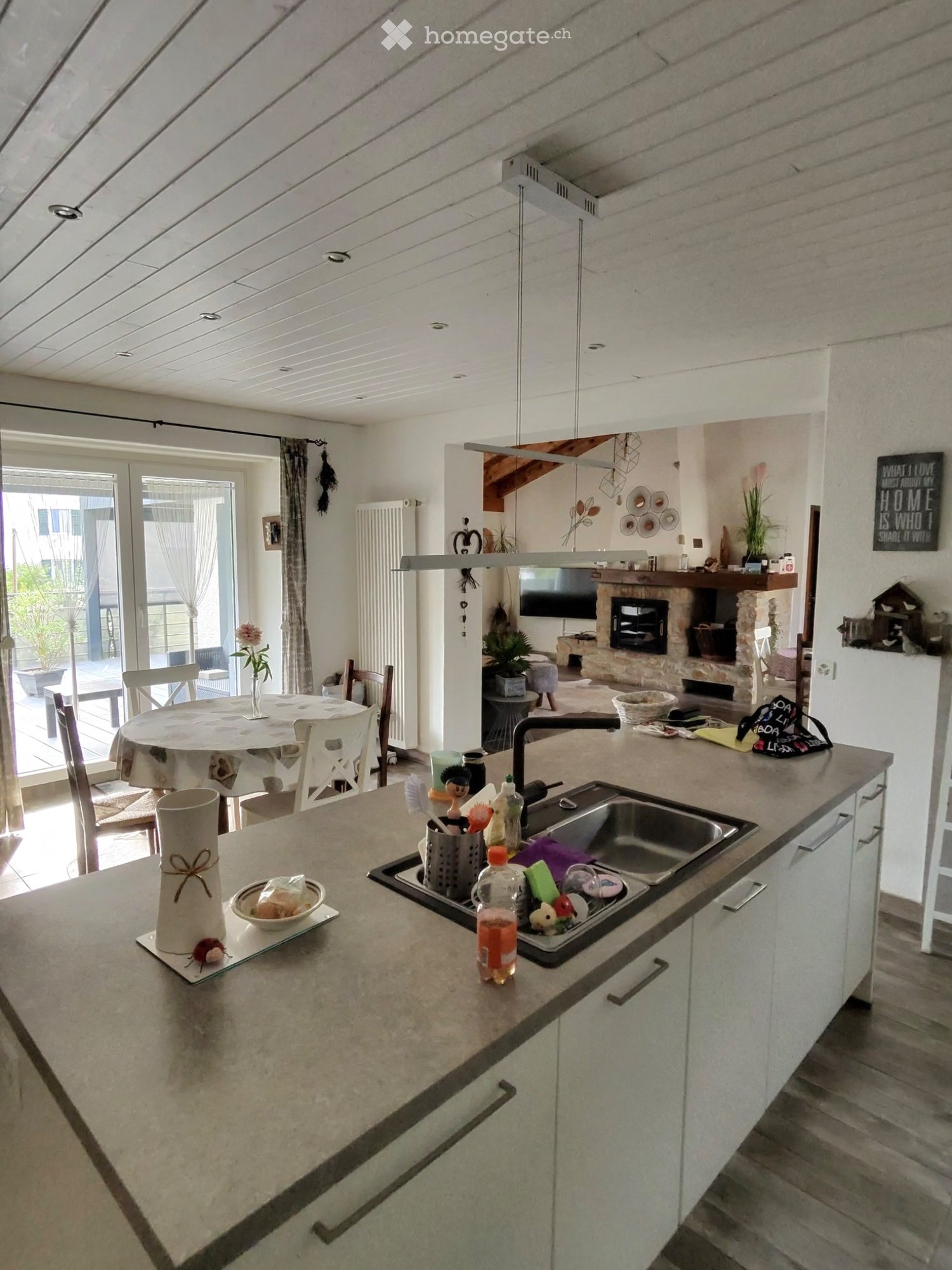 5 rooms apartment