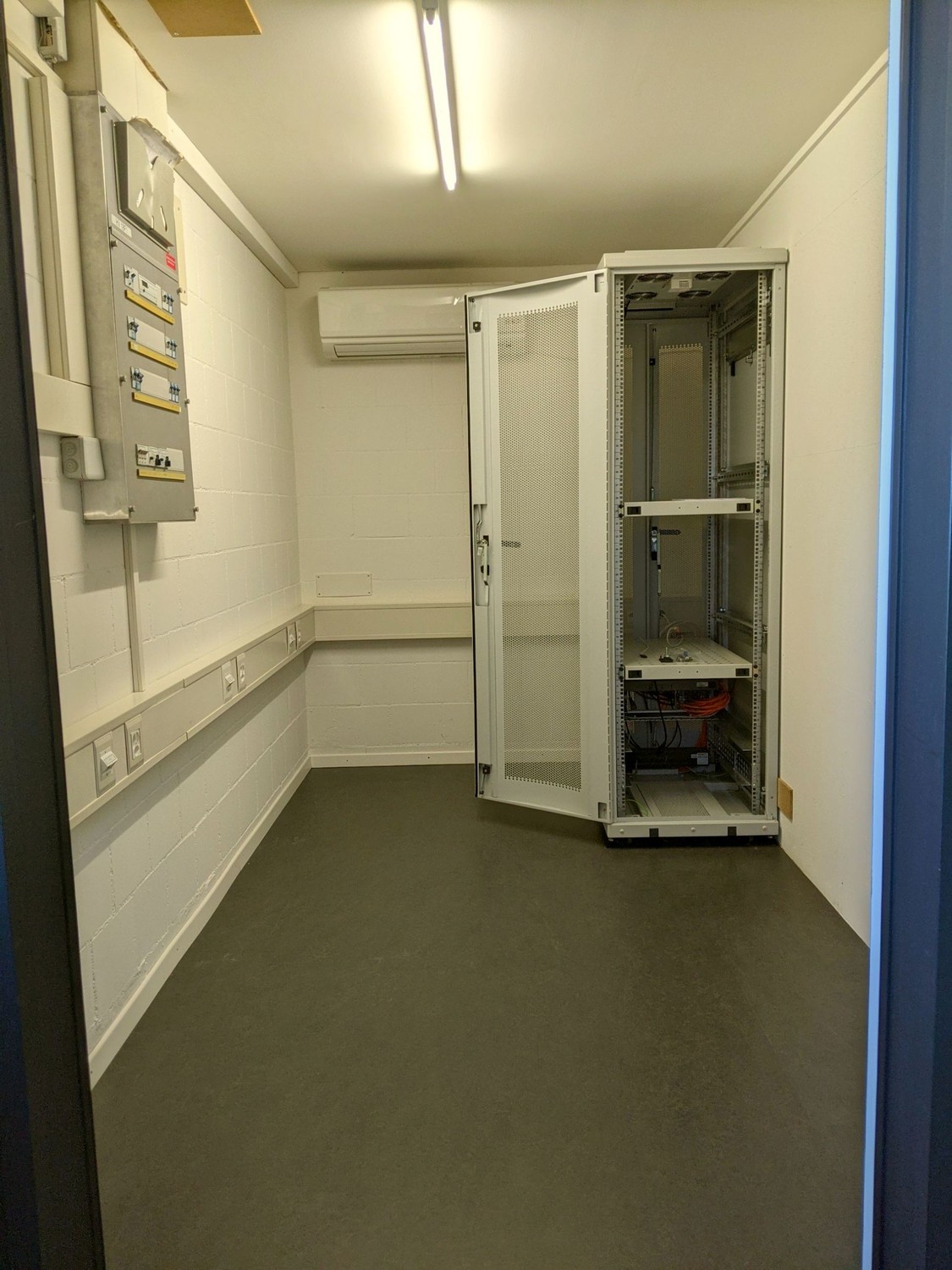 235m² office
