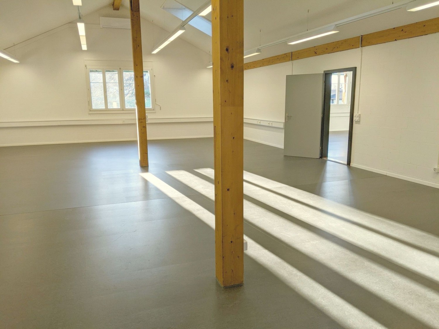 235m² office