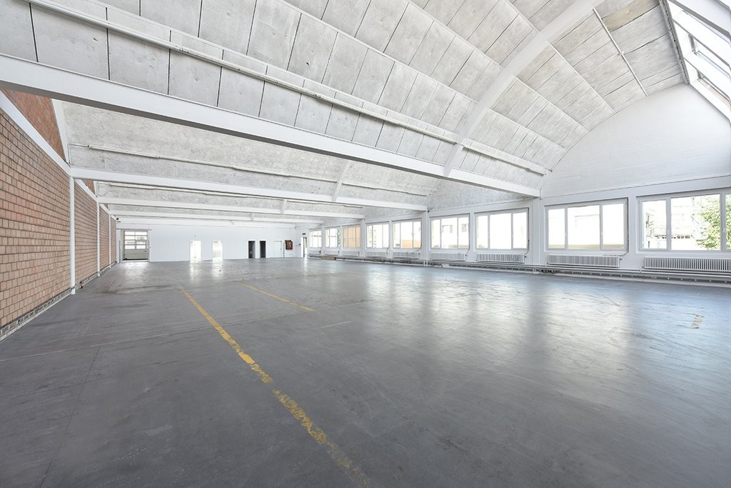 640m² commercial

These indescribably practical Bally premises simply cannot be built like this anymore today. They draw you into the spell of tradition and you feel it upon the first encounter. Simply different...  
  
High & bright rooms  
Most central location  
Goods lift and loading ramp on the