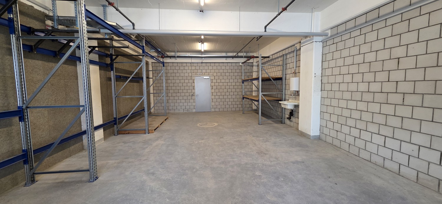 75m² commercial