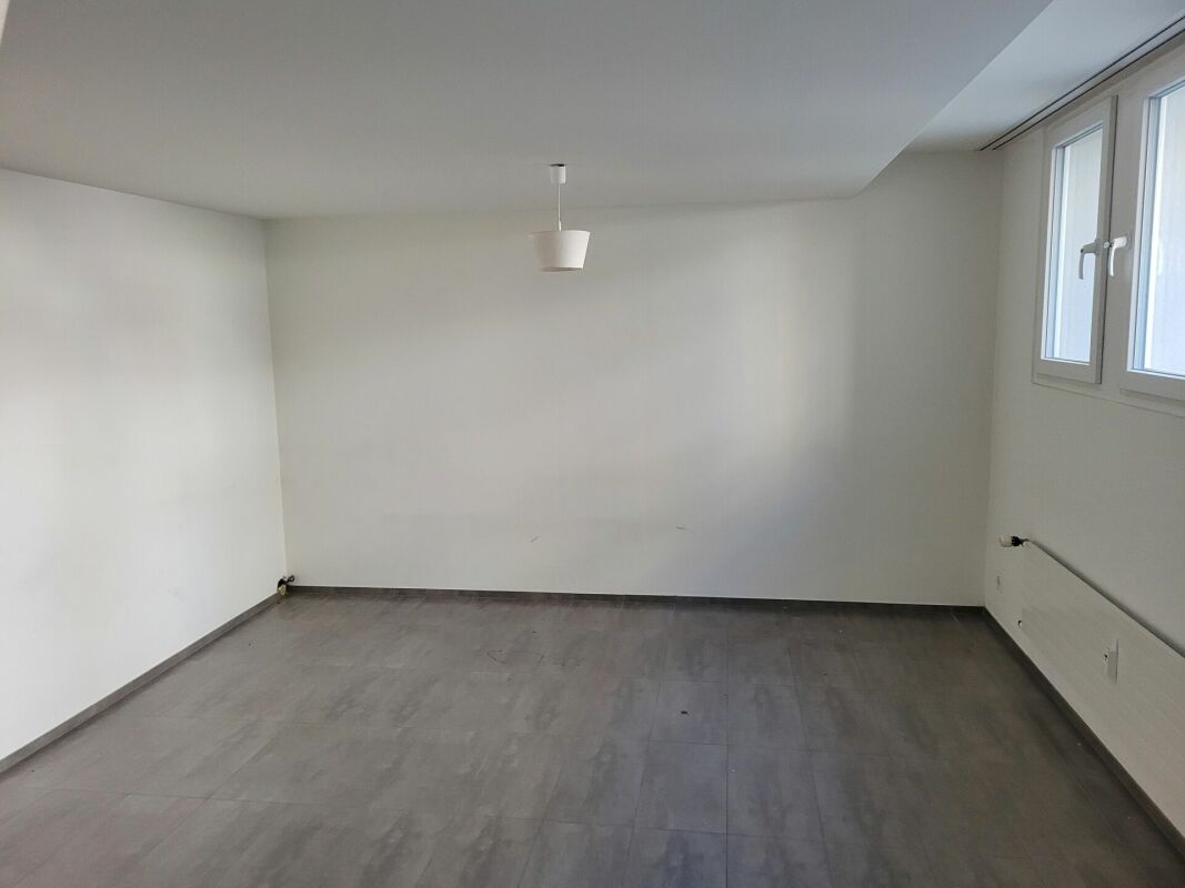 32m² storage room