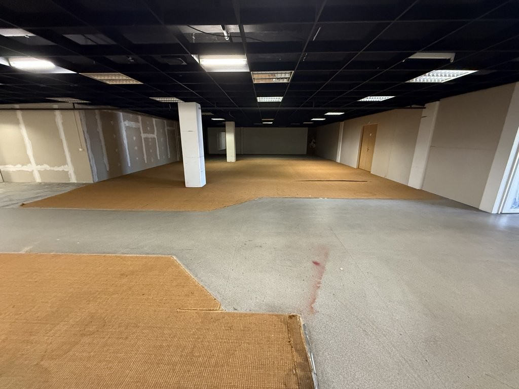 564m² storage room