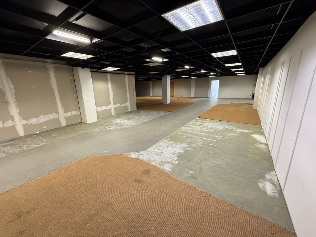 564m² storage room