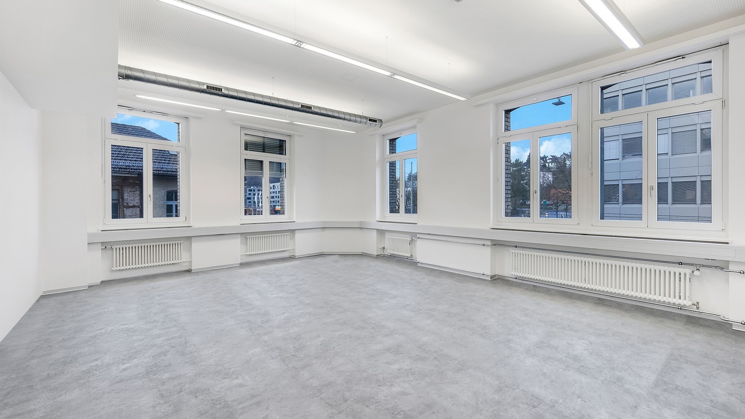 239m² office