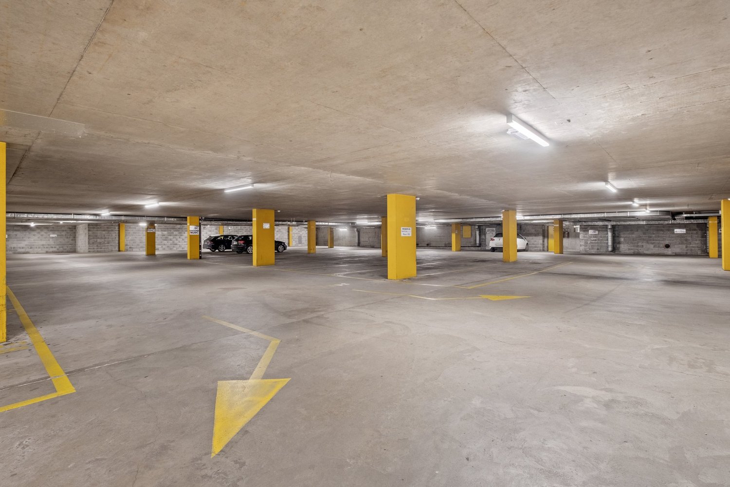 640m² office