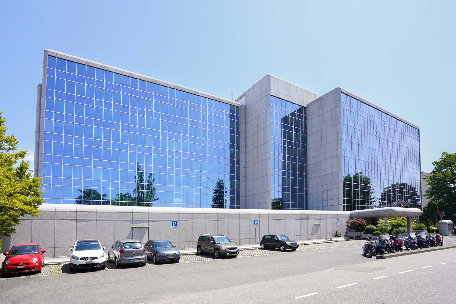 640m² office