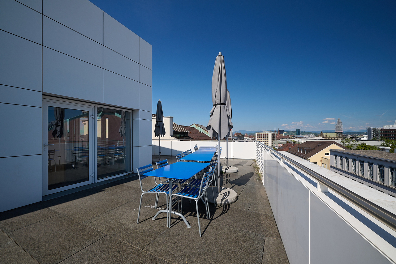 1412m² office