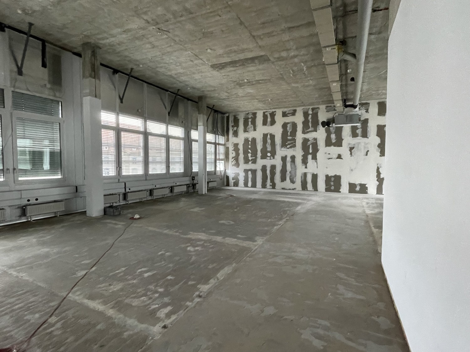 300-357m² office