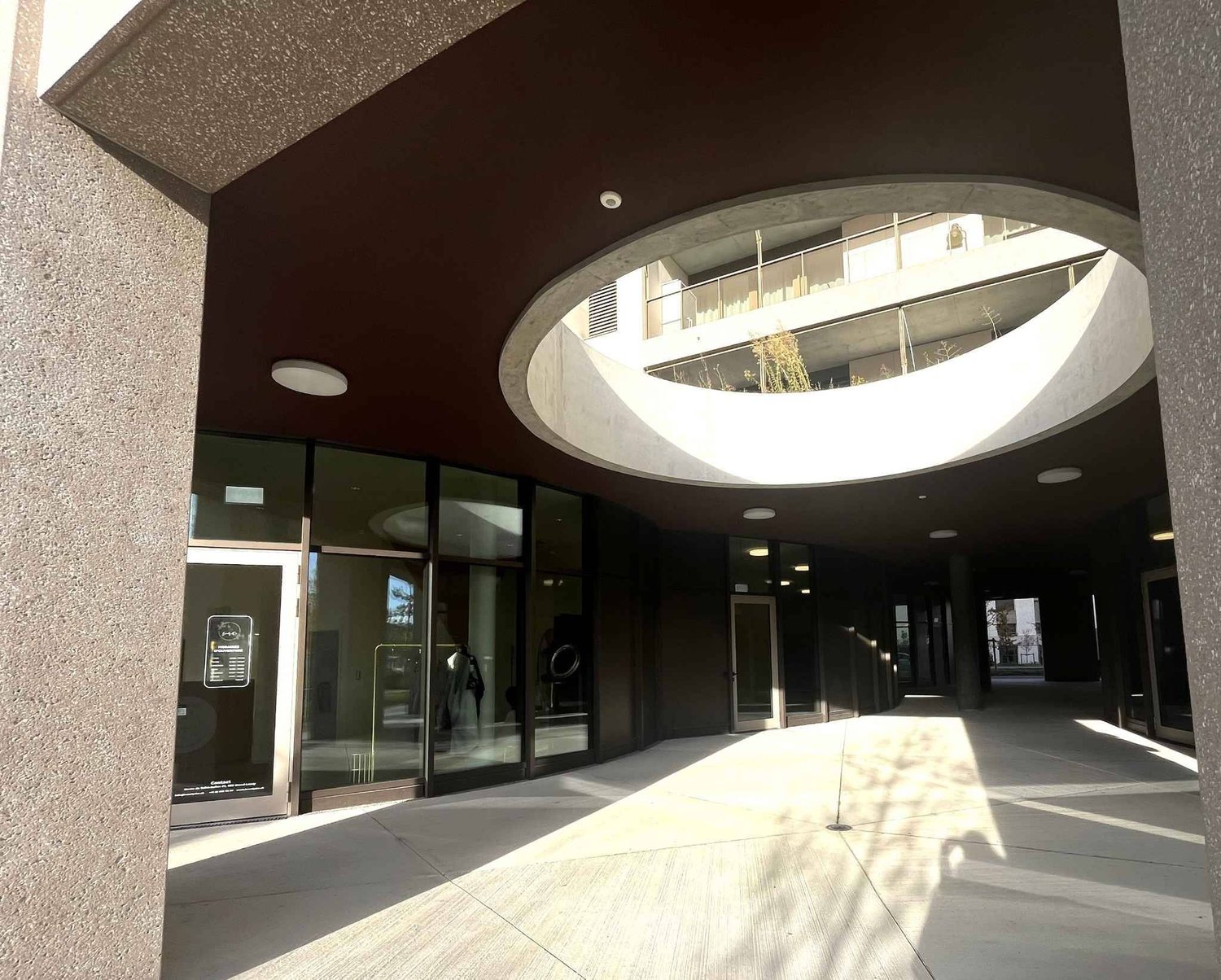 600m² office