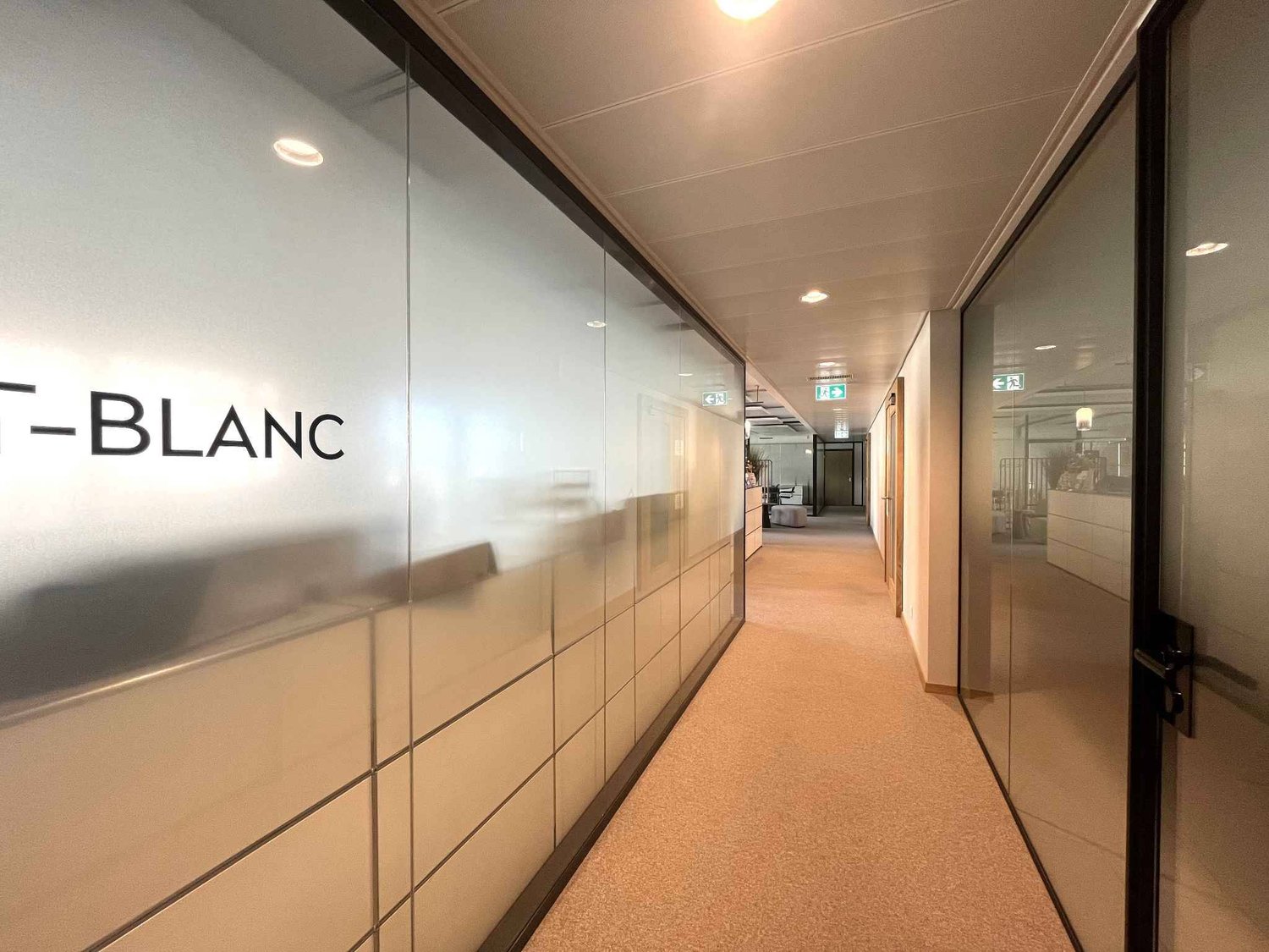 600m² office