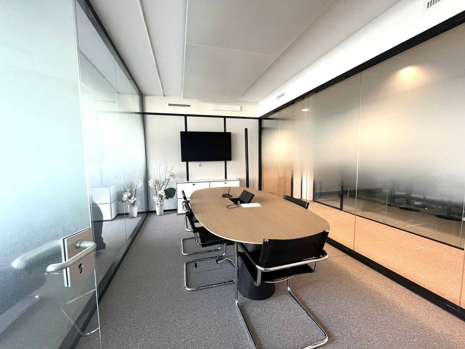 600m² office