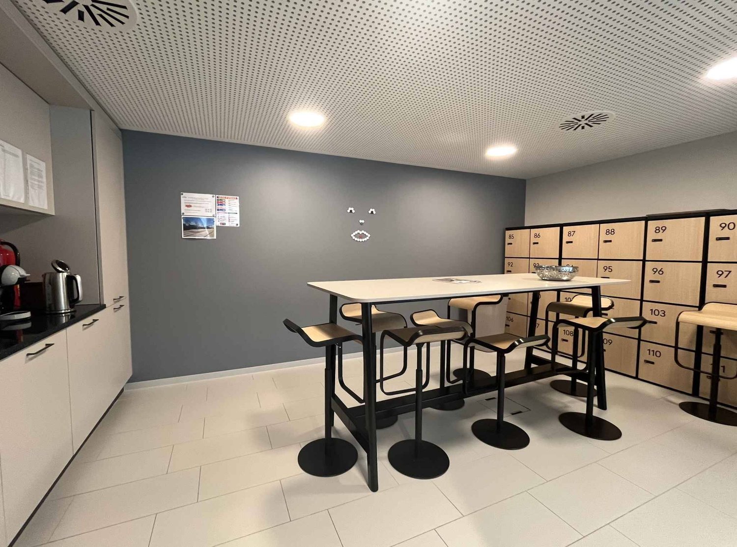 600m² office