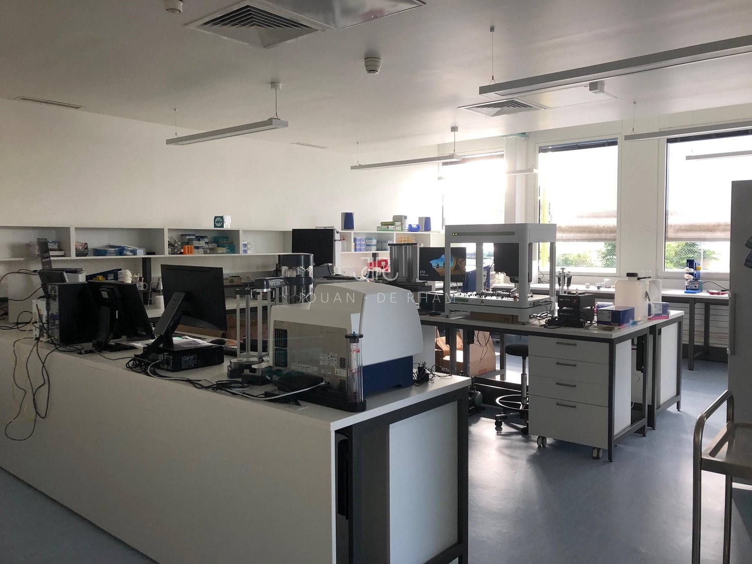 526m² office