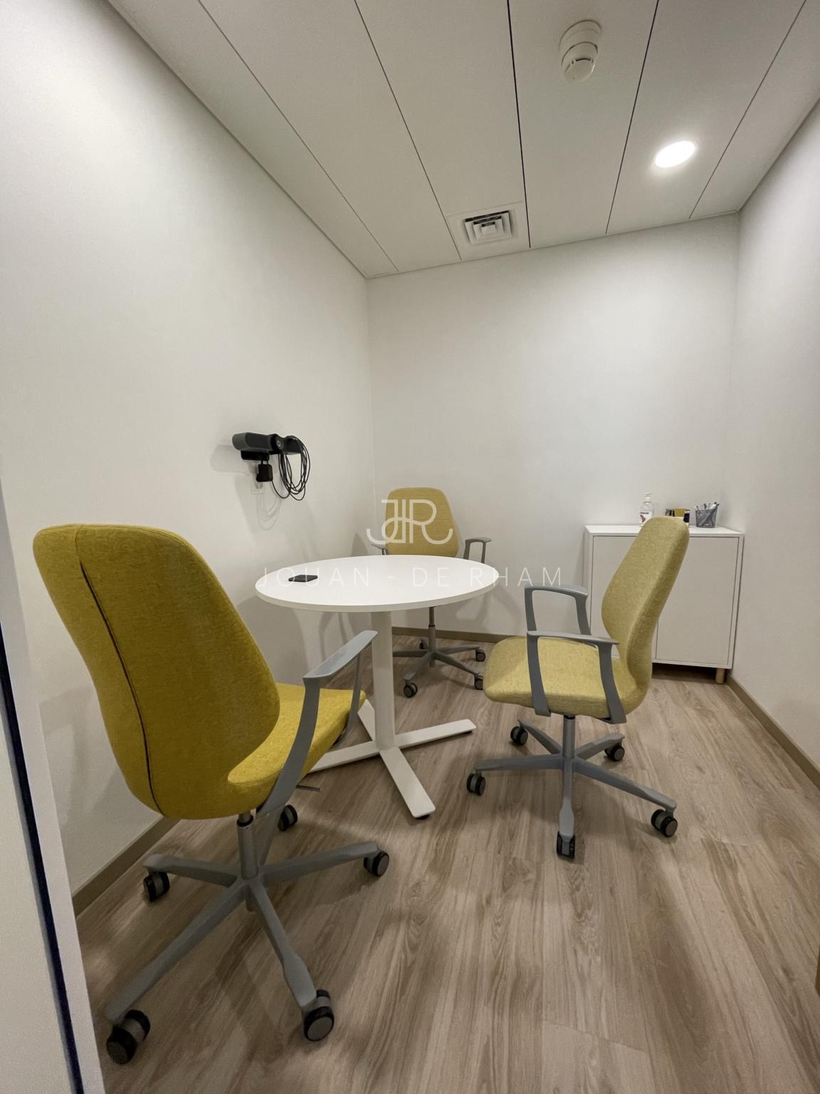 526m² office