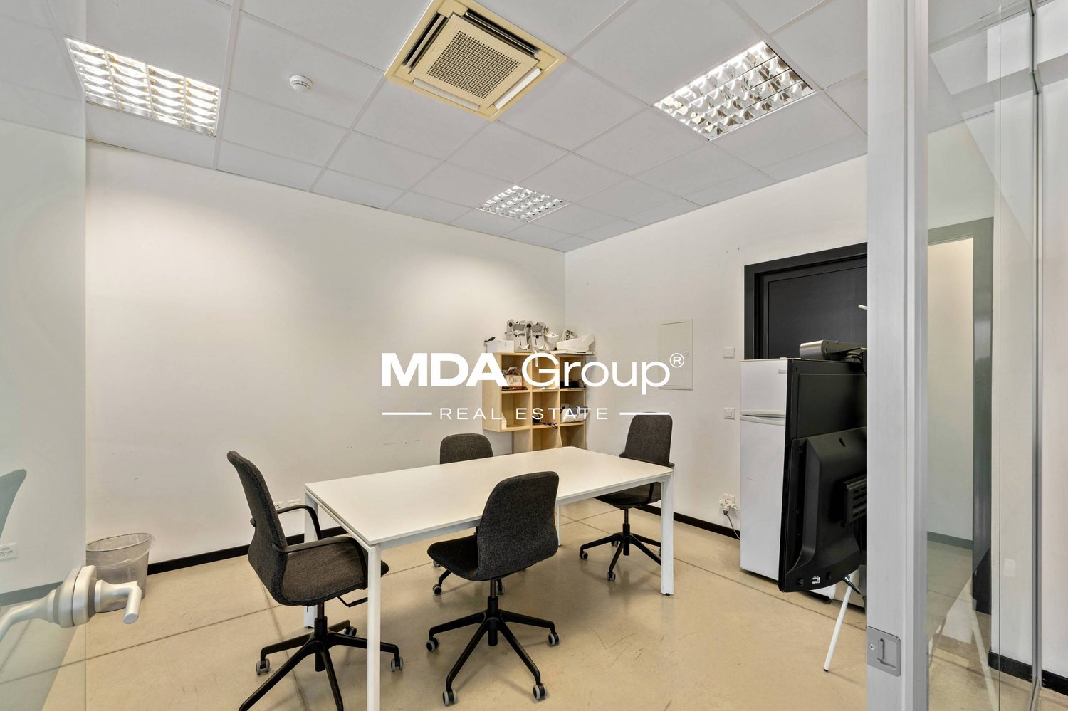 1450m² office