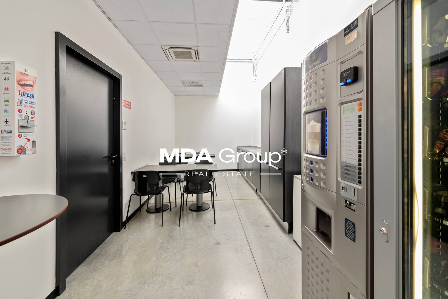 1450m² office