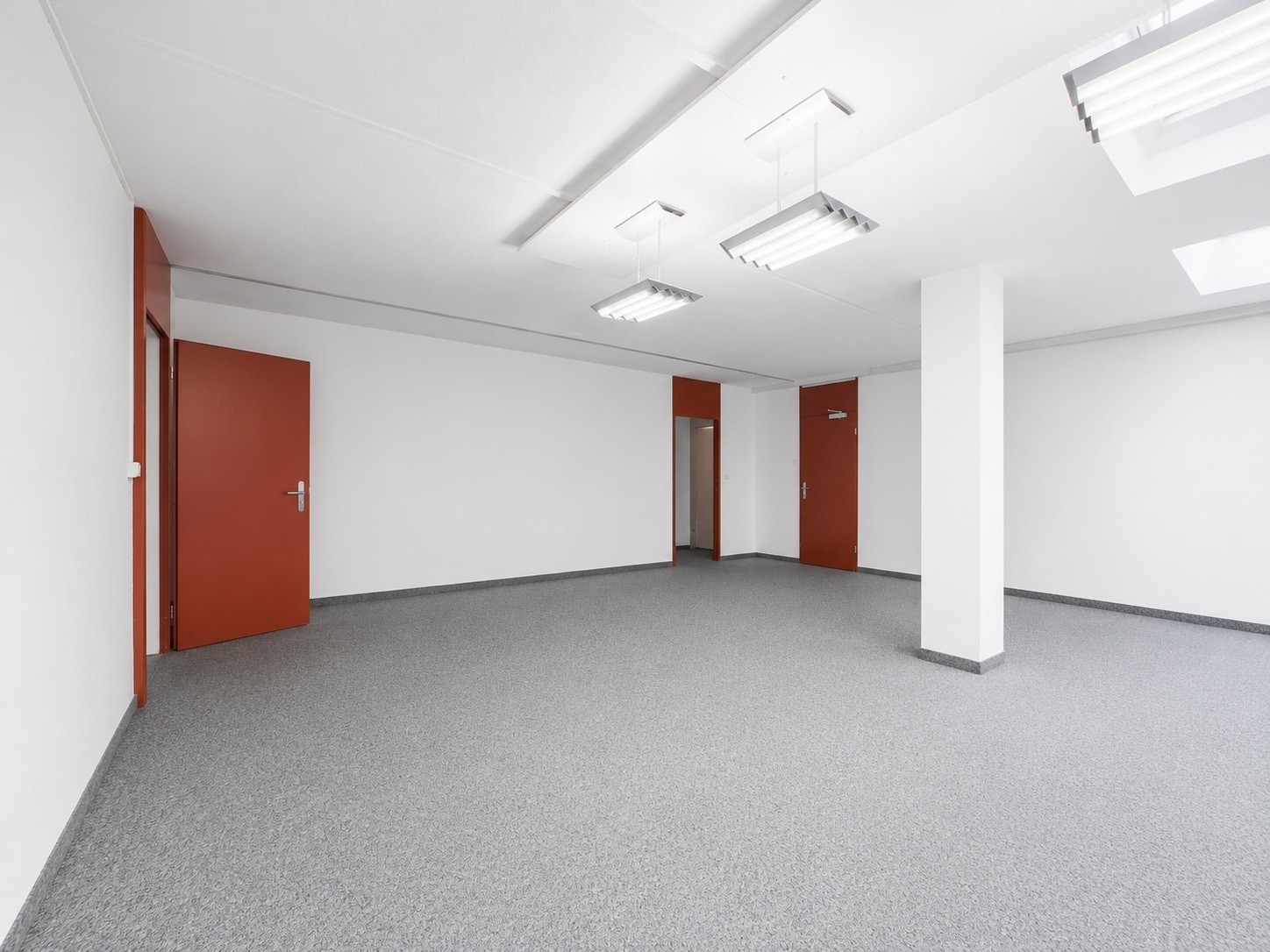 698m² office