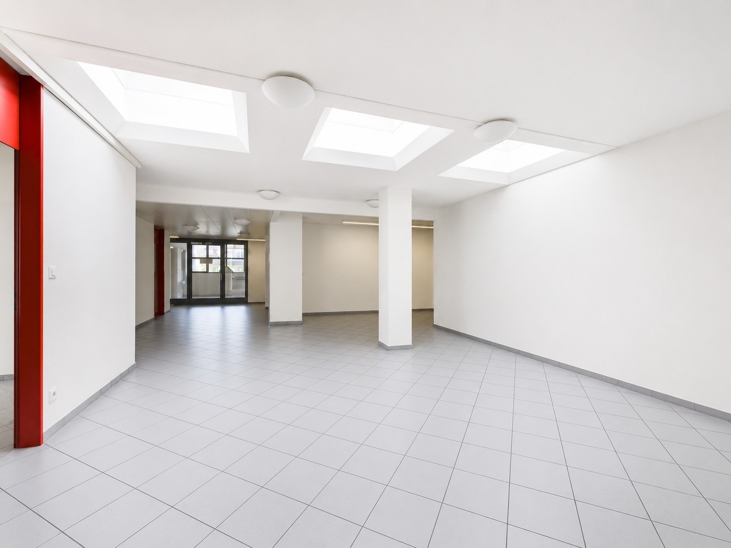 698m² office