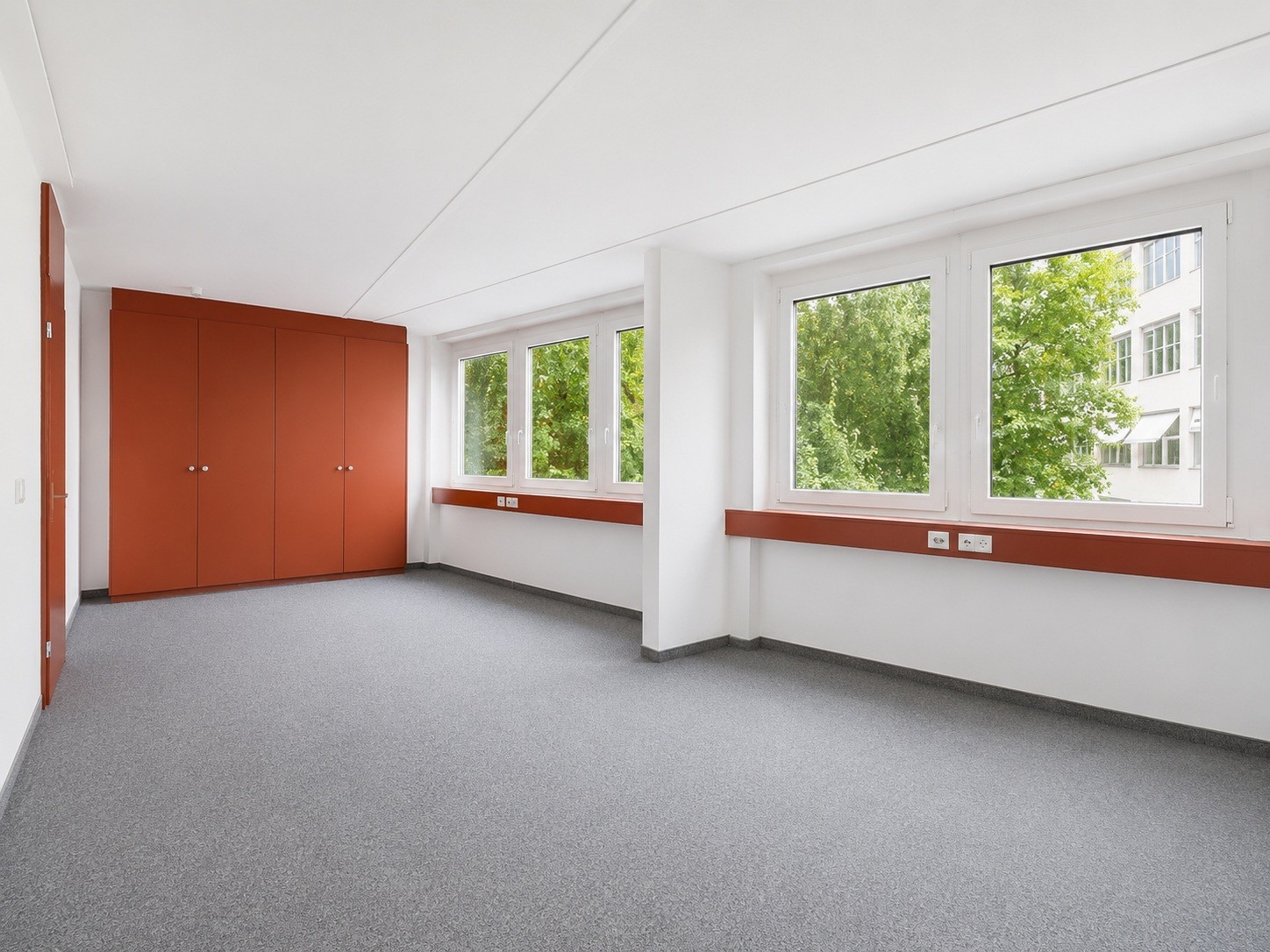 698m² office
