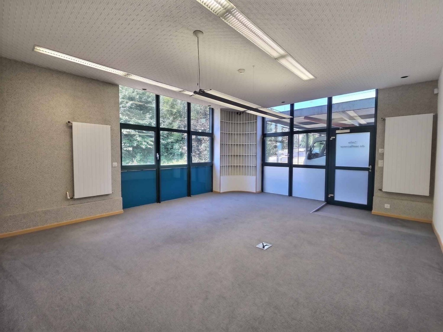 243m² commercial