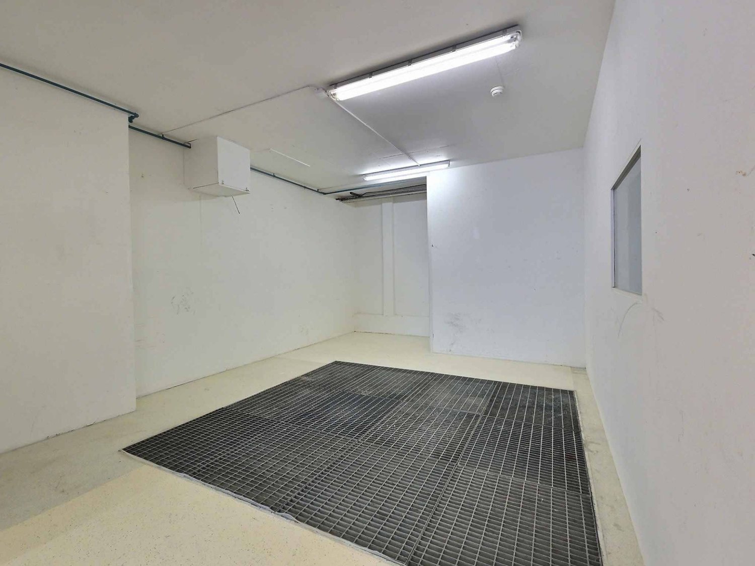 243m² commercial