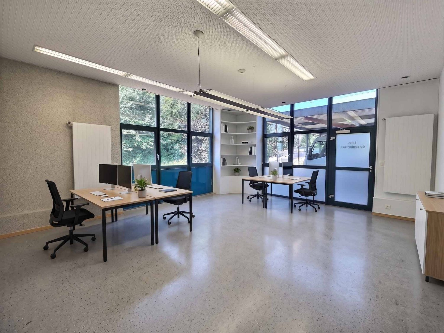 243m² commercial