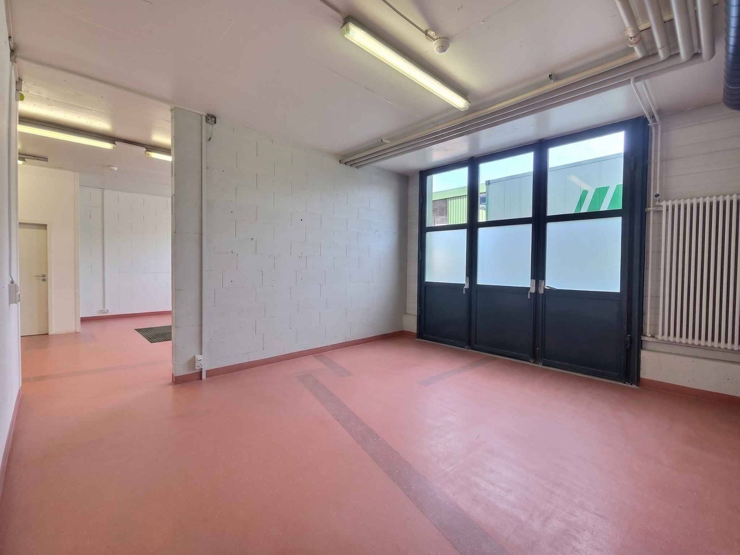 243m² commercial