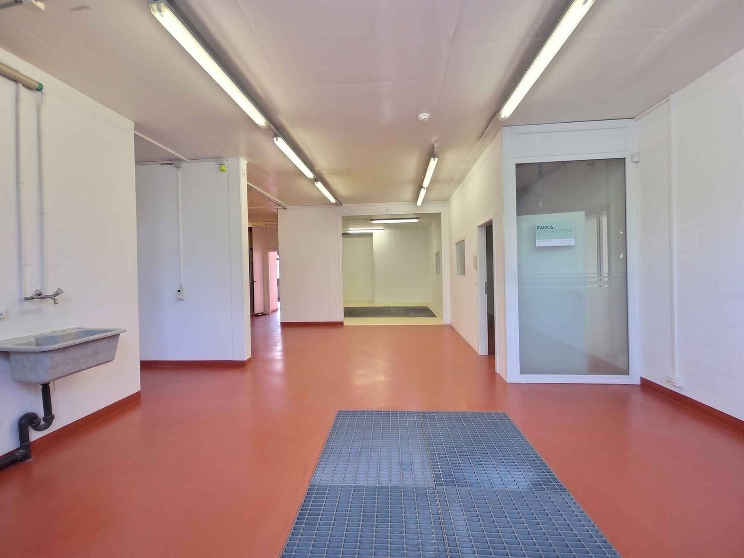 243m² commercial