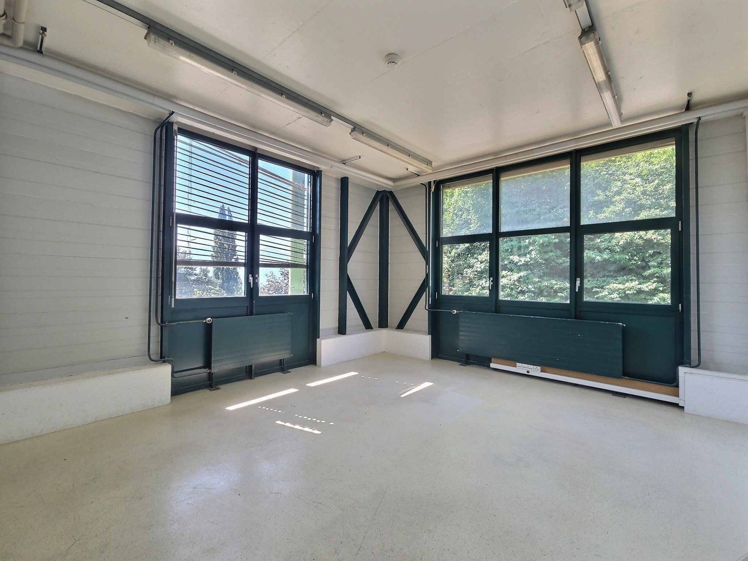 243m² commercial