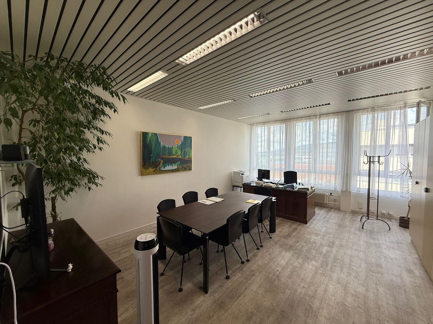 150m² commercial