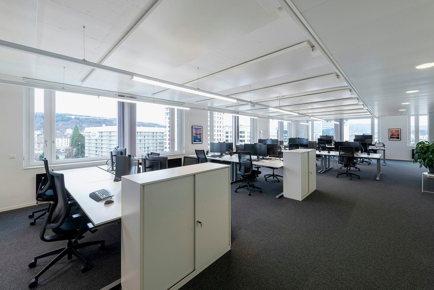 1704m² office