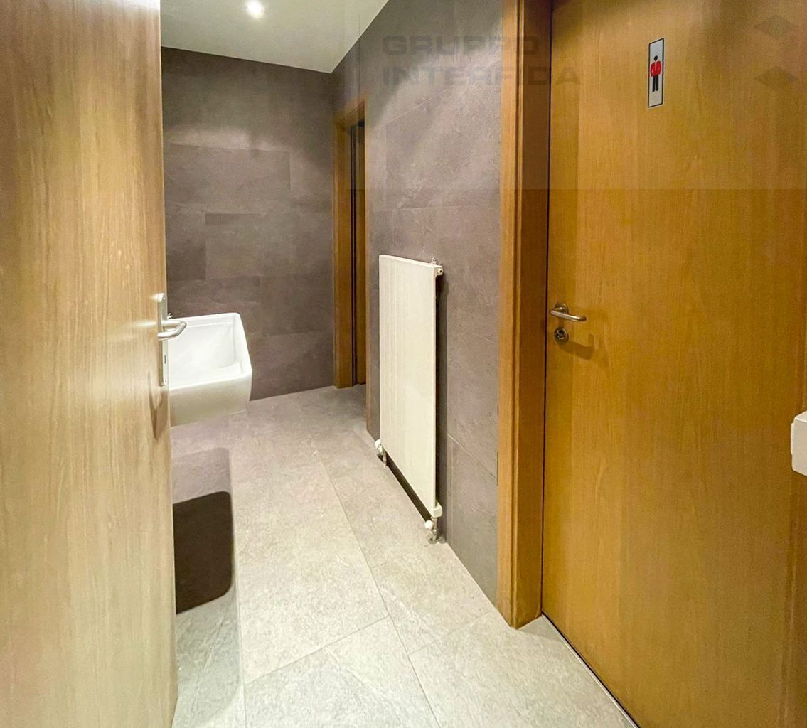 150m² office
