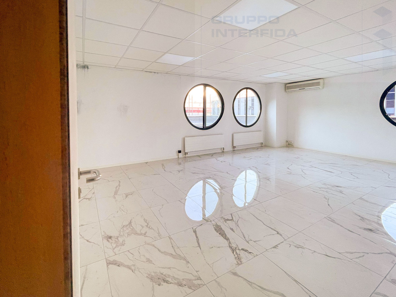 150m² office