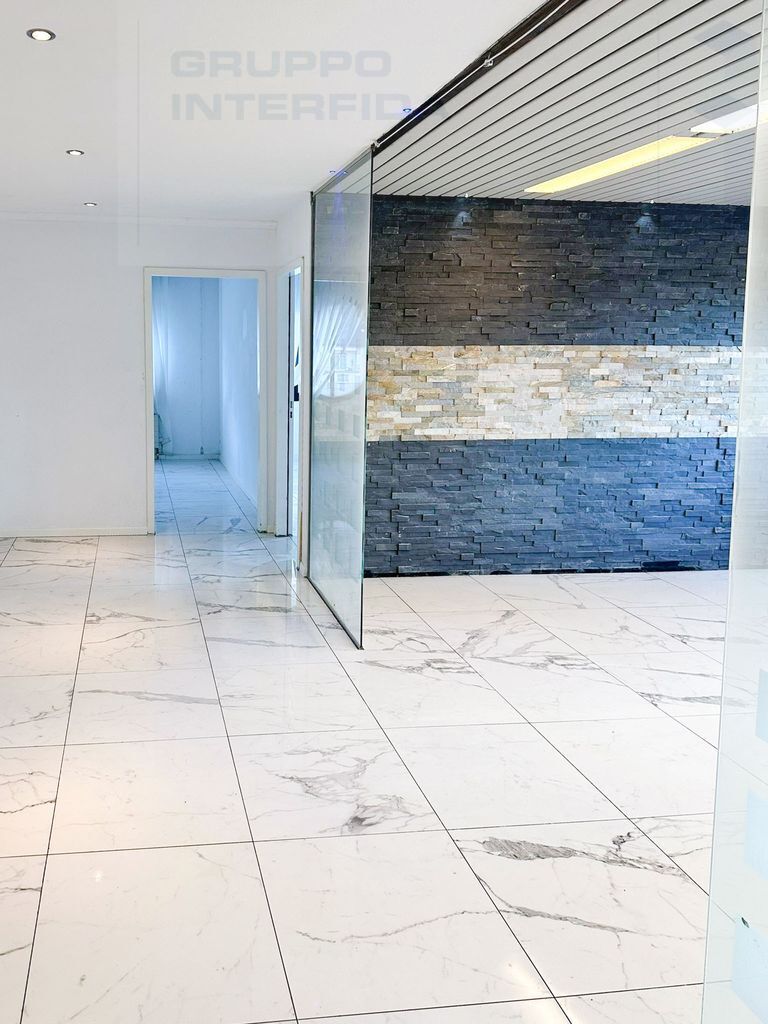 150m² office