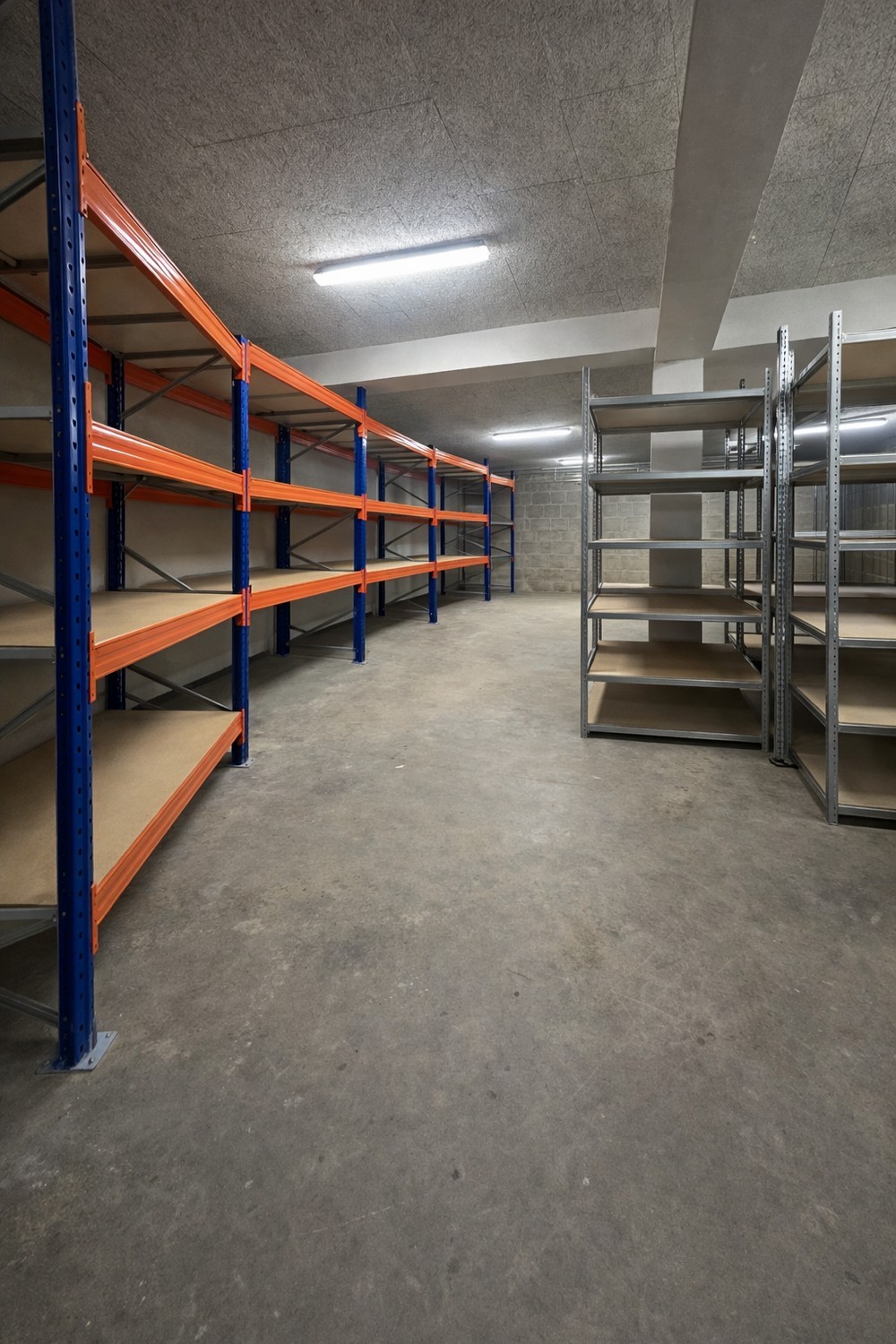 121m² storage room