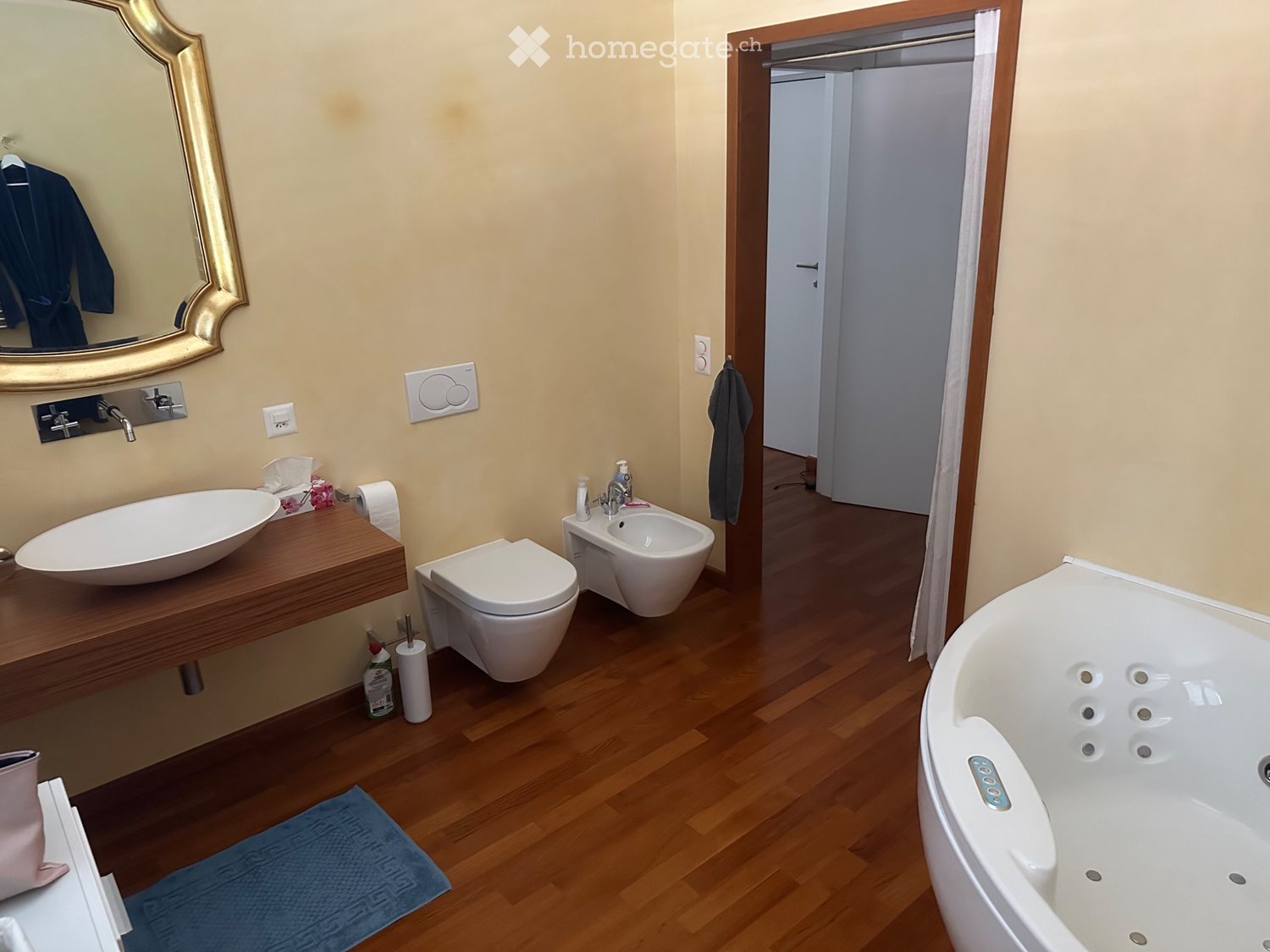 5 rooms apartment