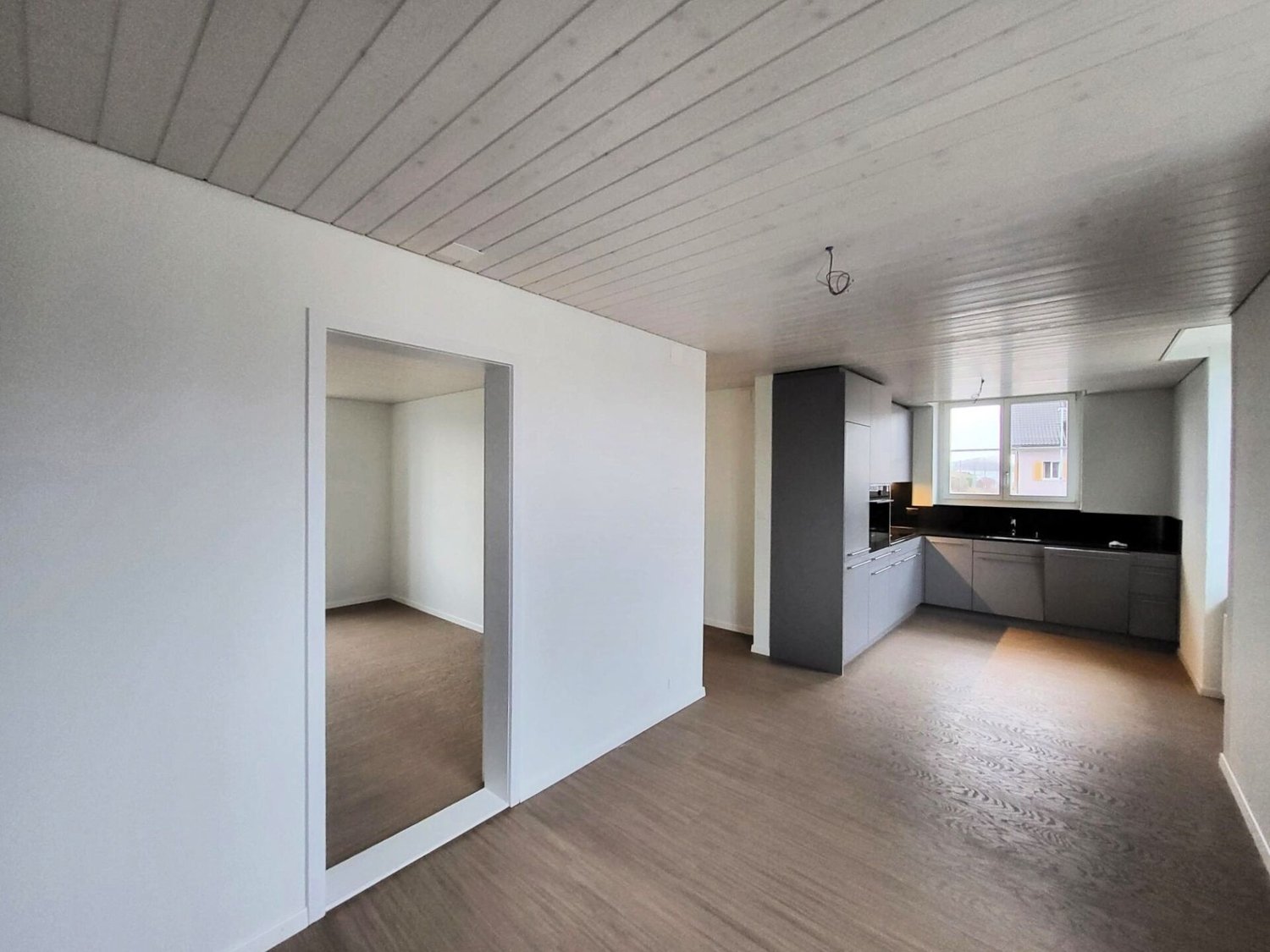 5 rooms apartment