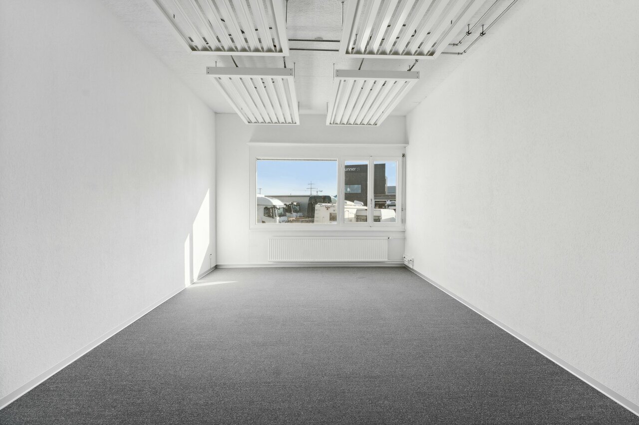 220m² office