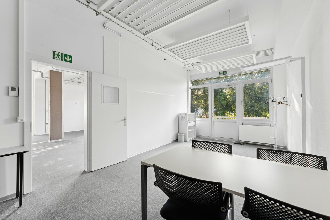 220m² office