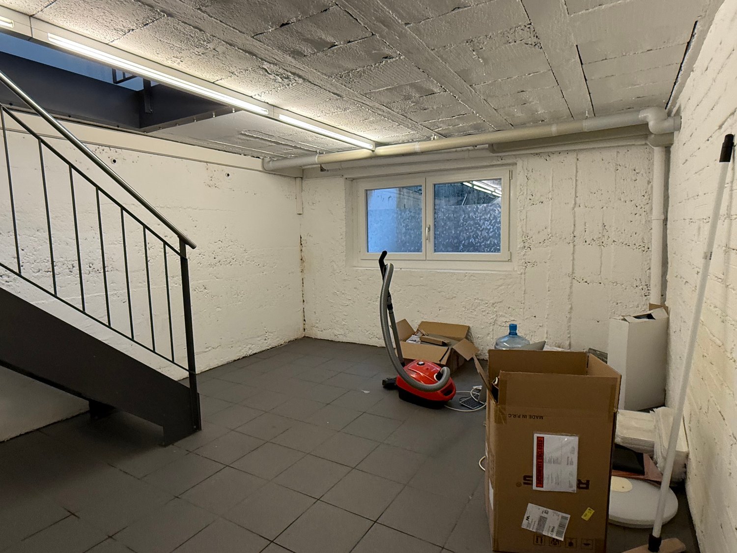 60m² commercial
