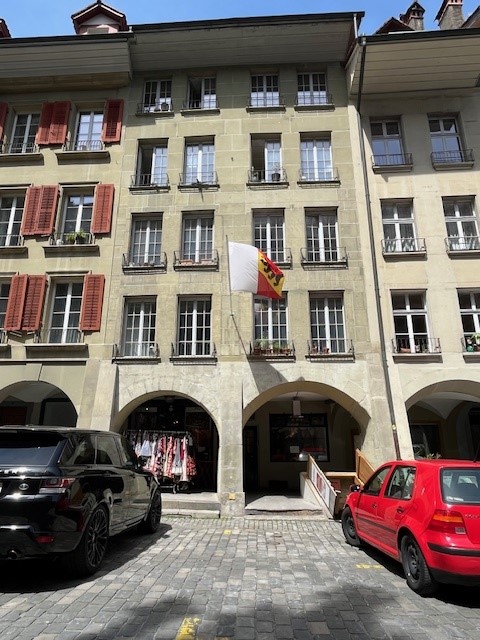 68m² shop