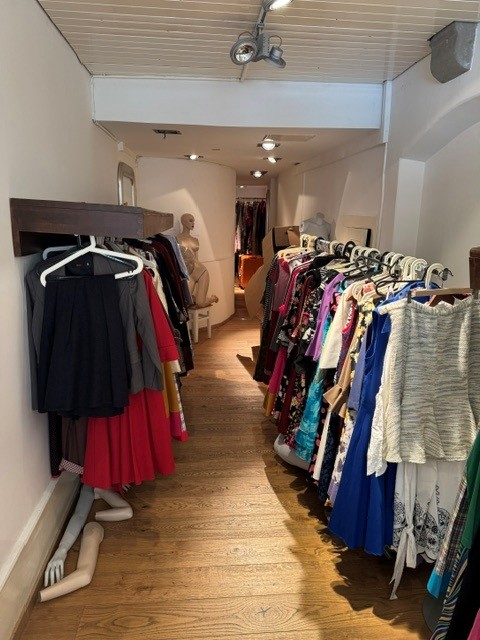 68m² shop