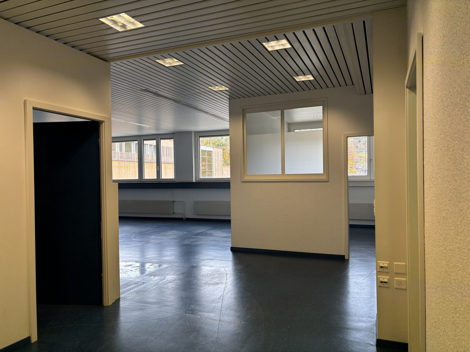214m² commercial