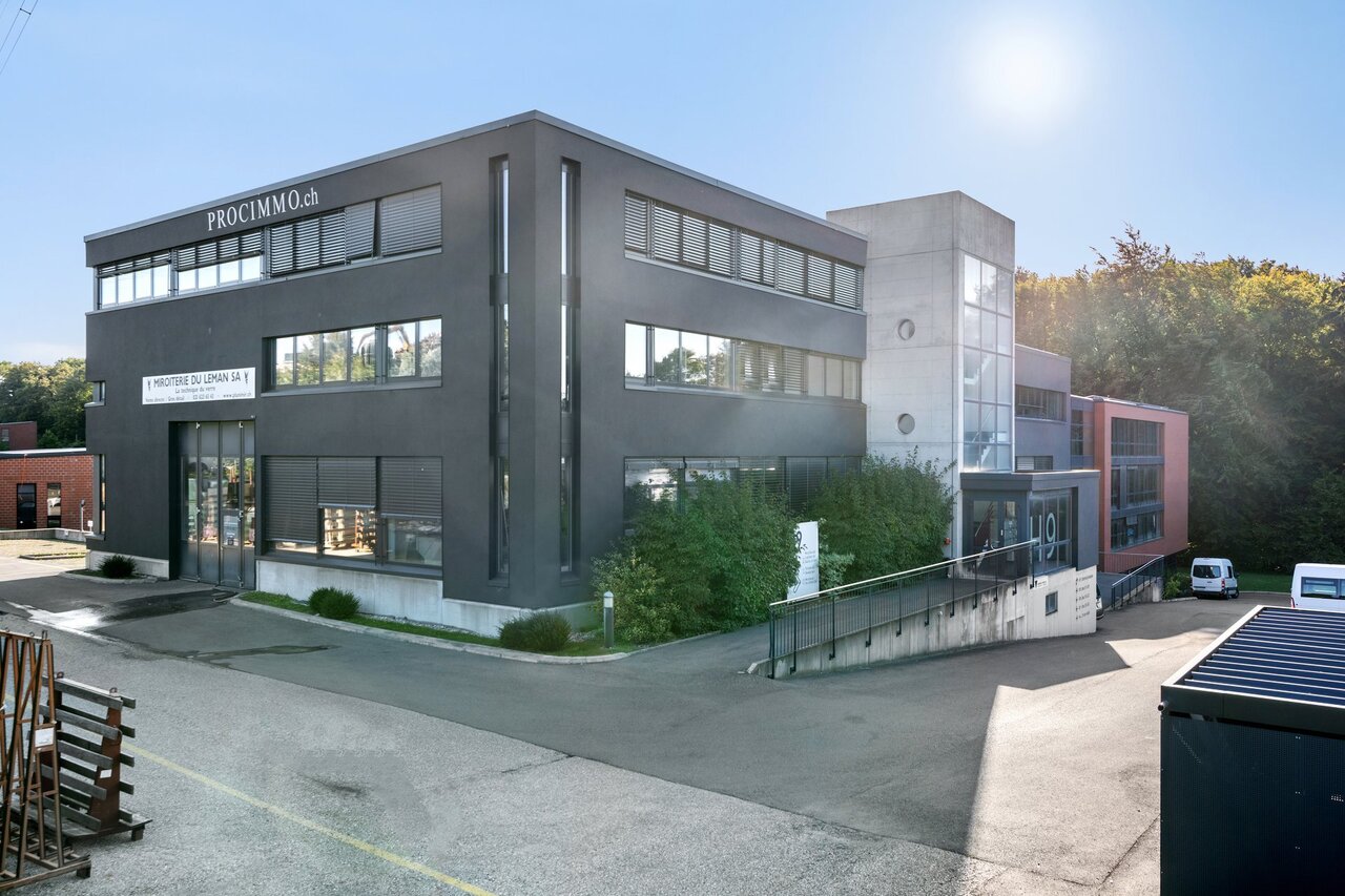 327m² commercial