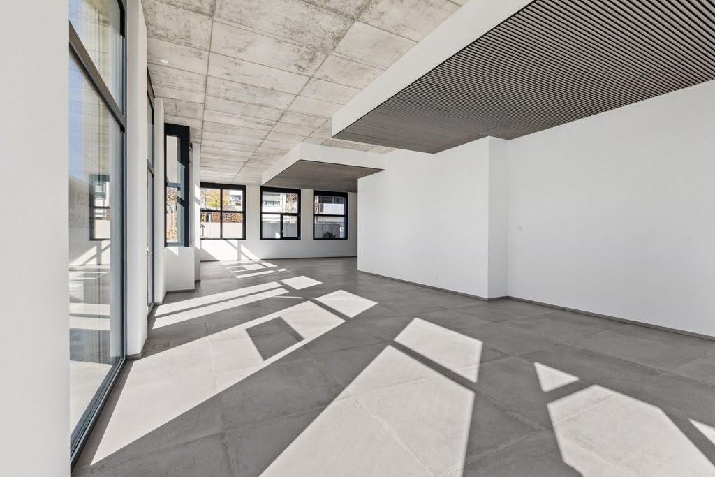 144m² commercial