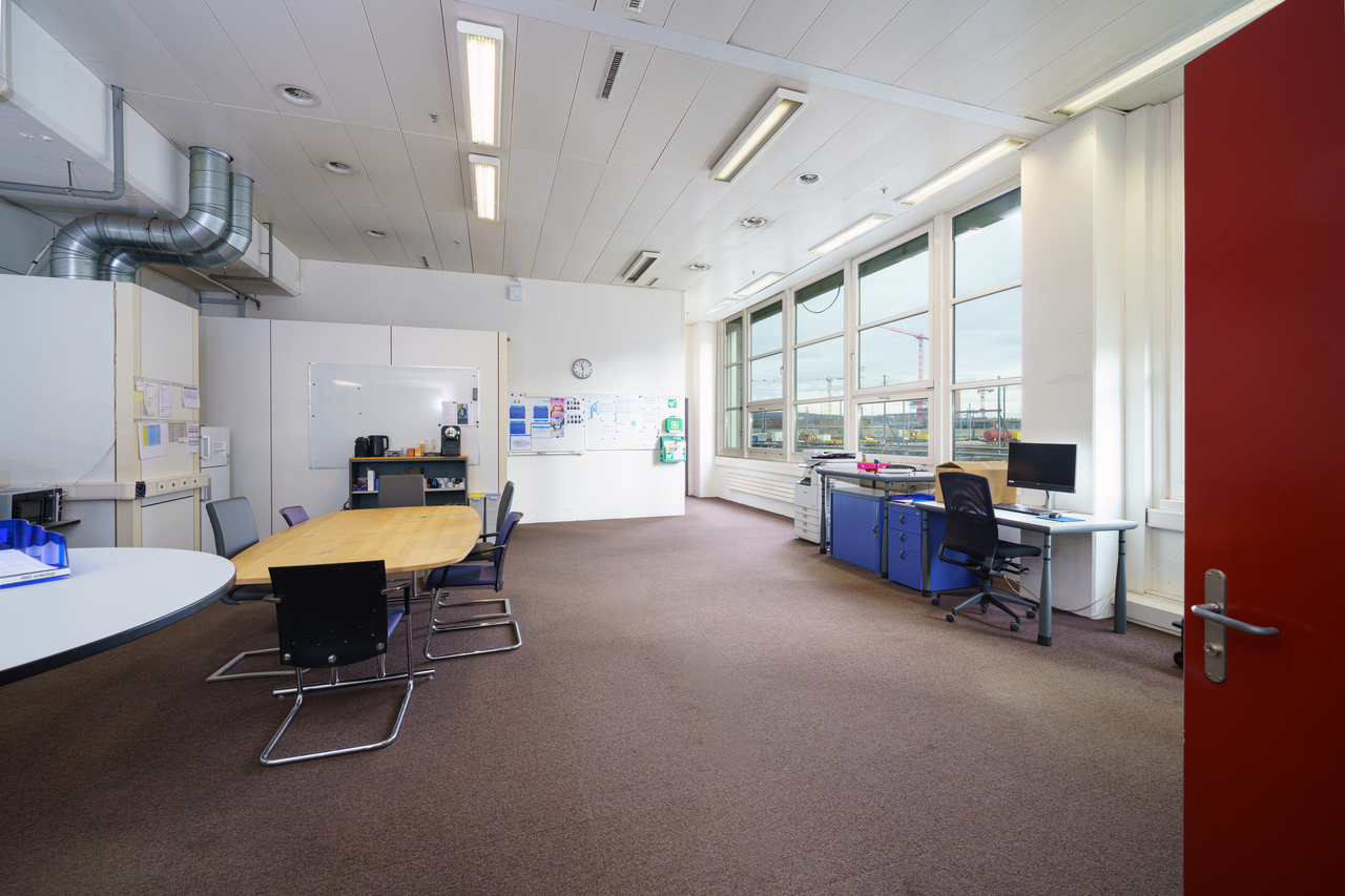 2940m² storage room