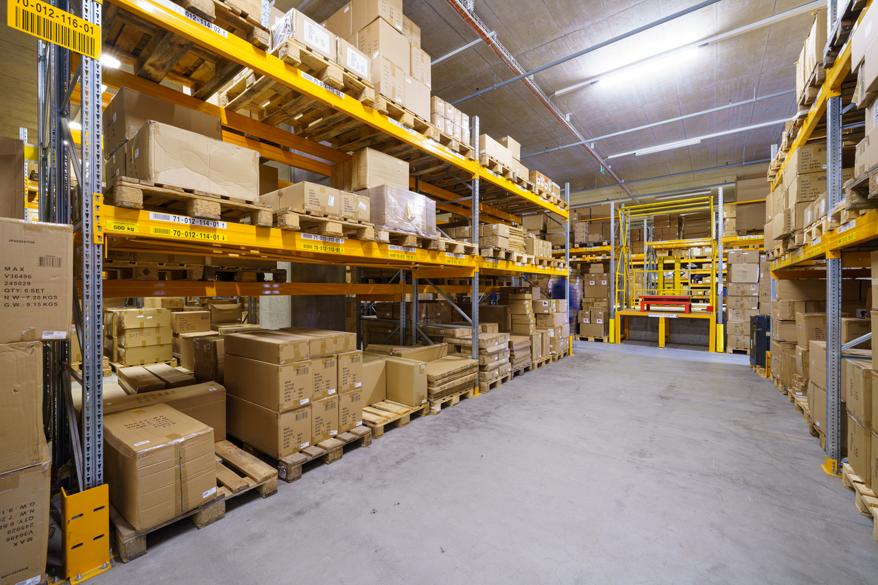 2940m² storage room